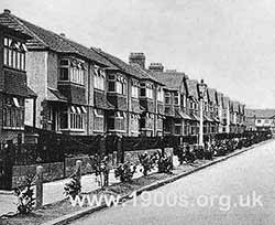 Row of 1920s-built semi-detached English suburban housing