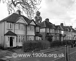 Row of 1930s-built semi-detached English suburban housing