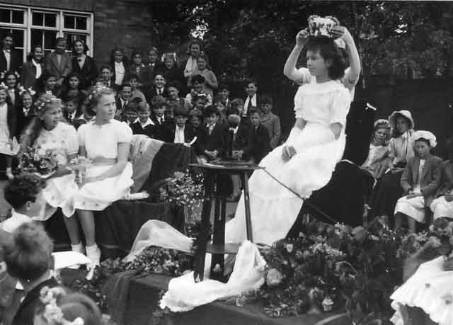 Crowning of the May Queen at Edgware Primary School, c 1947