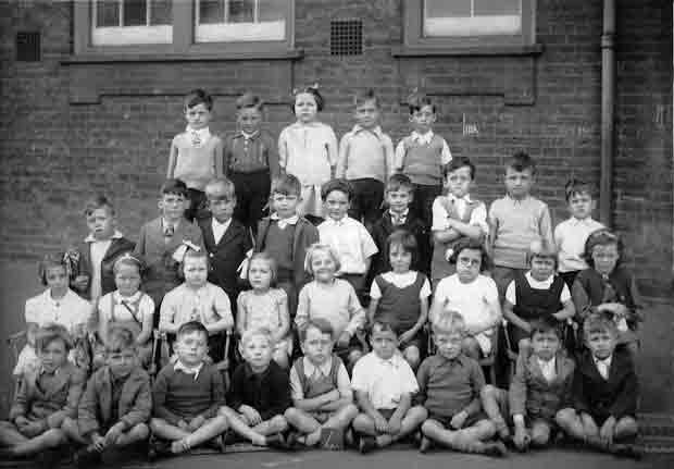 A class at Silver Street School in the 1940s, 1 of 4