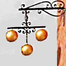 Pawnbroker sign of three gold balls